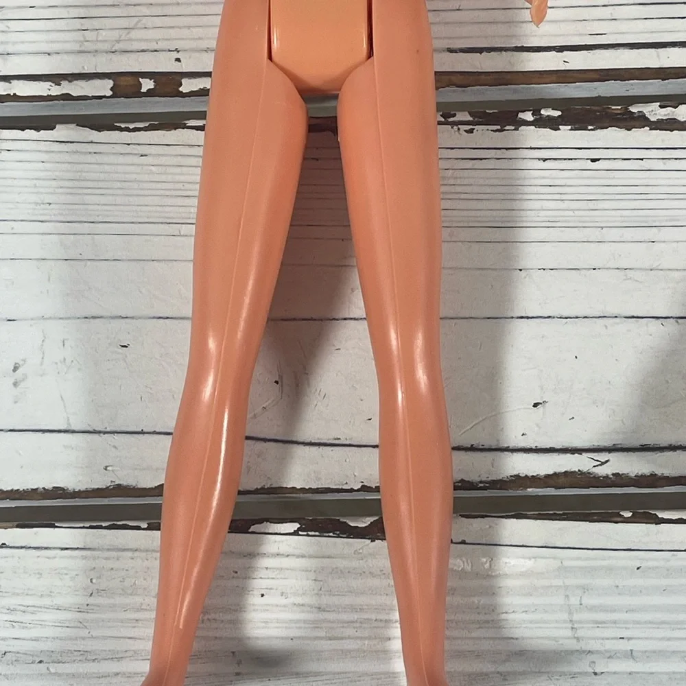 Vintage 1978 Mattel Barbie Doll Figure‎ Clothing Great Condition